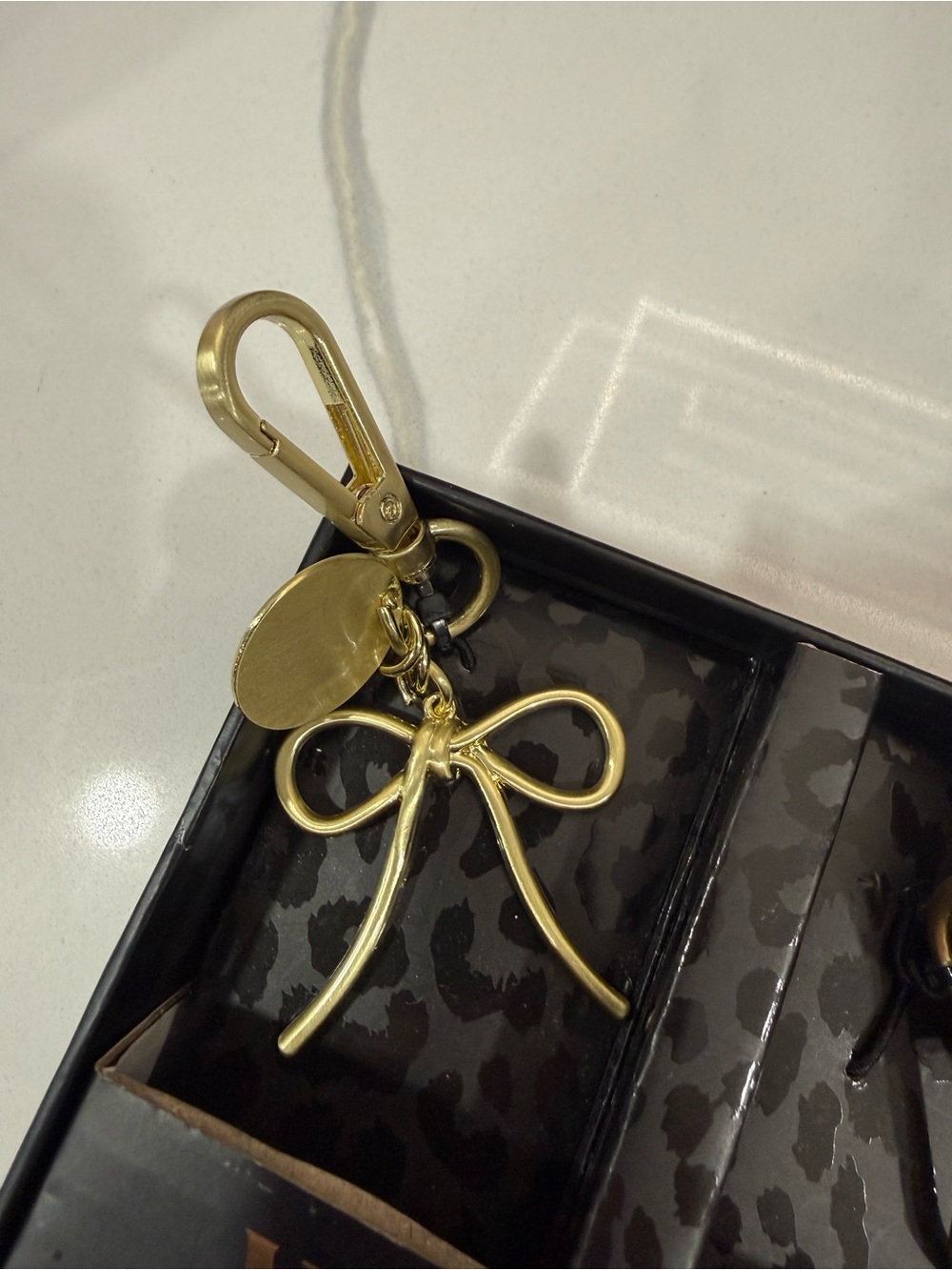 Burgundy and Red Bow Card Holder & Keychain Set - Picture 5 of 7